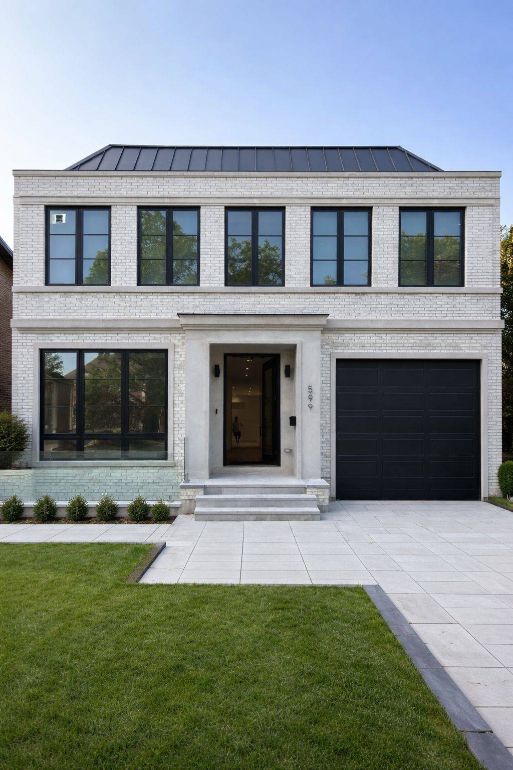 Toronto C04, ON M5N 1L9,599 Castlefield AVE