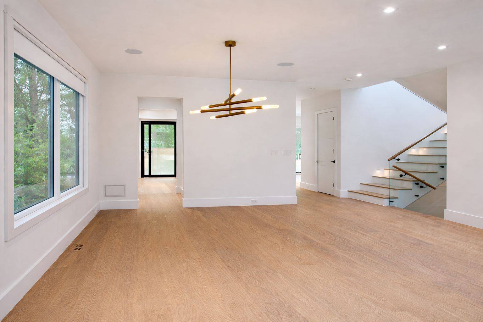 Toronto C04, ON M5N 1L9,599 Castlefield AVE