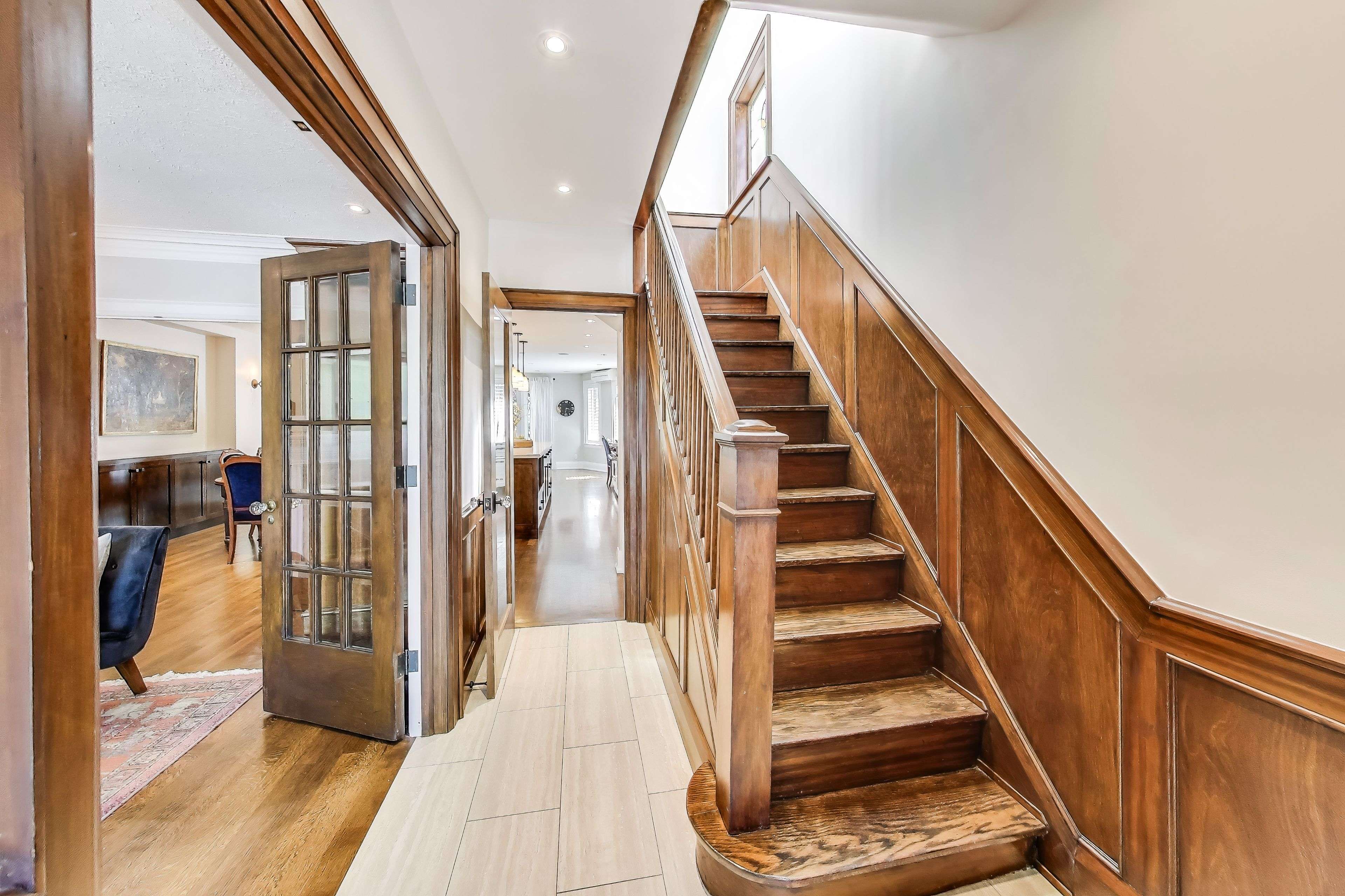 Toronto C04, ON M5M 1T2,275 Fairlawn AVE