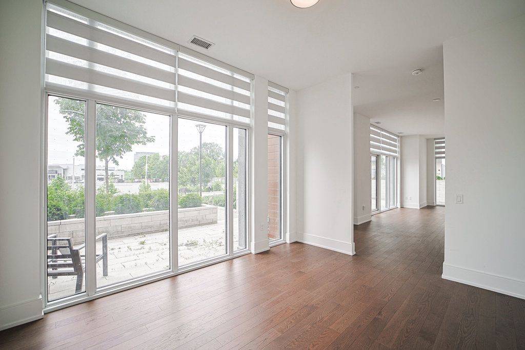 Toronto C13, ON M3C 0P8,20 Inn On The Pk DR #139