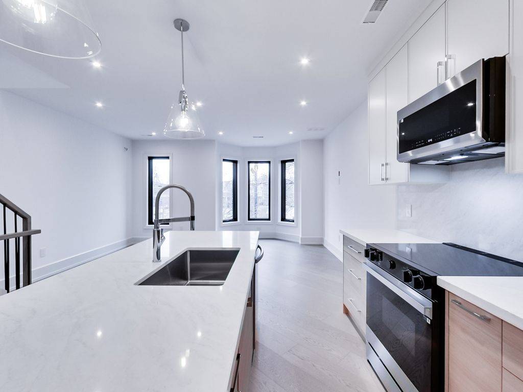 Toronto C01, ON M6J 3E5,357 Dovercourt RD #Upper