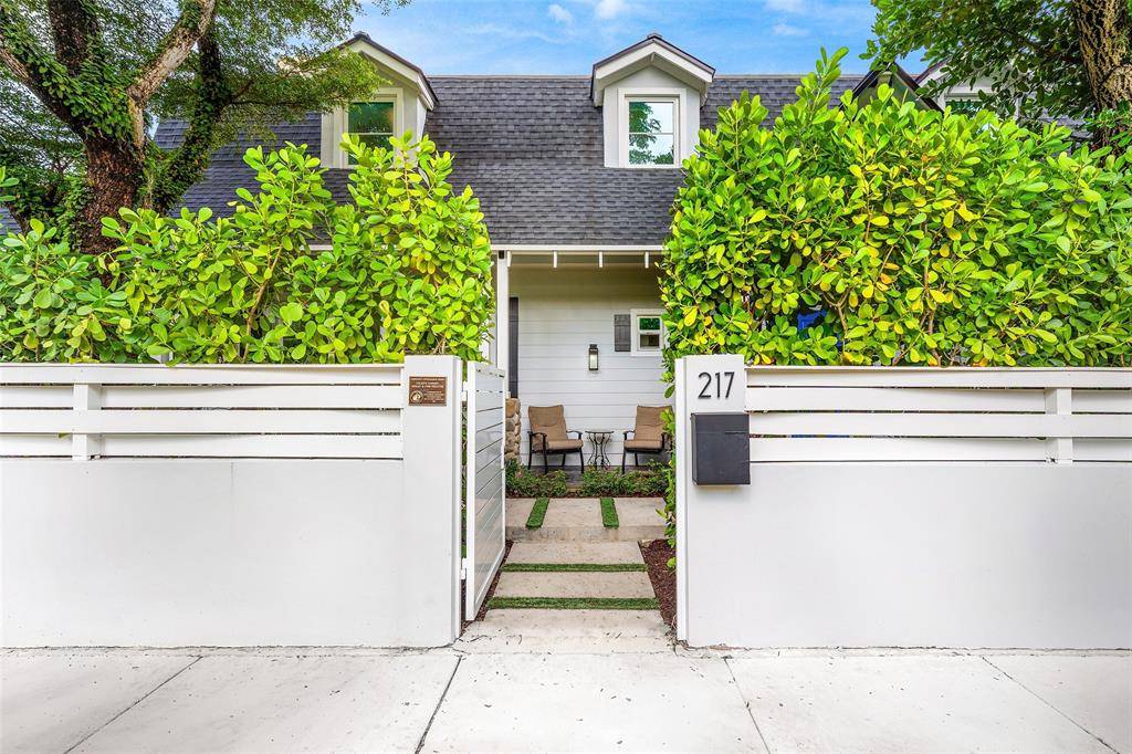 Fort Lauderdale, FL 33301,217 SE 16th AVE