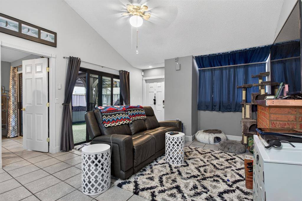 North Lauderdale, FL 33068,2047 Winners Cir #2047