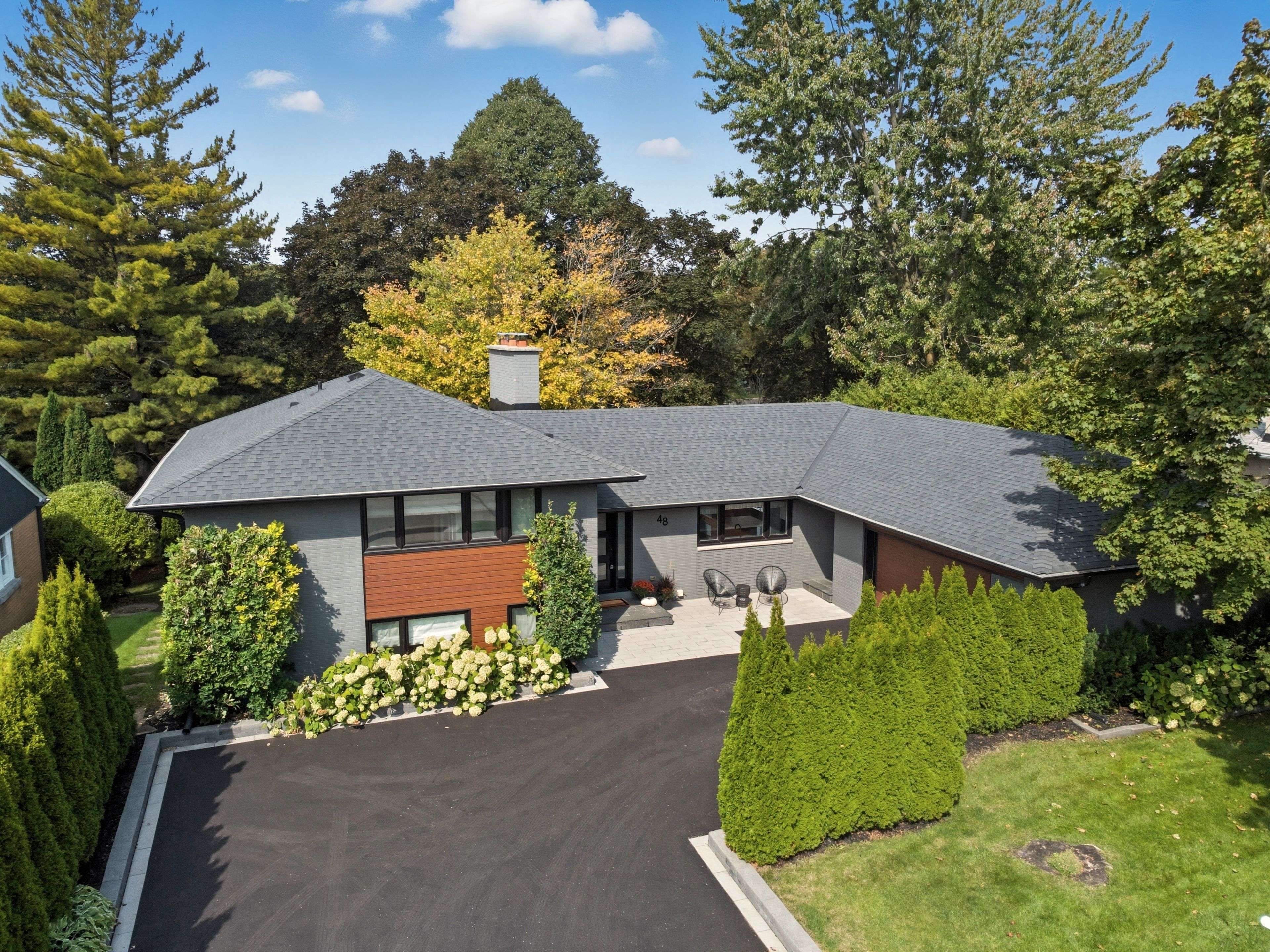 Aurora, ON L4G 1A9,48 Royal RD