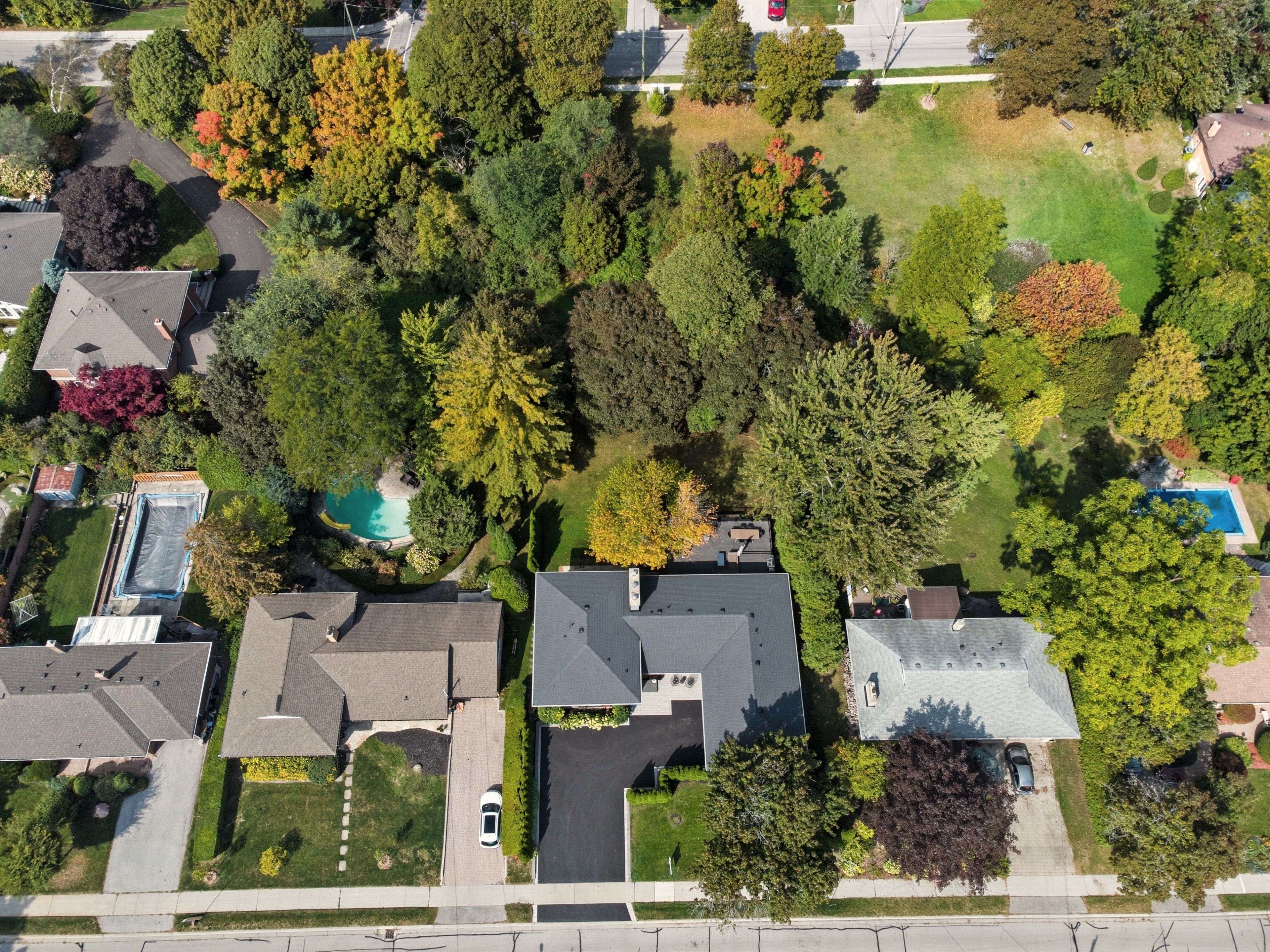 Aurora, ON L4G 1A9,48 Royal RD