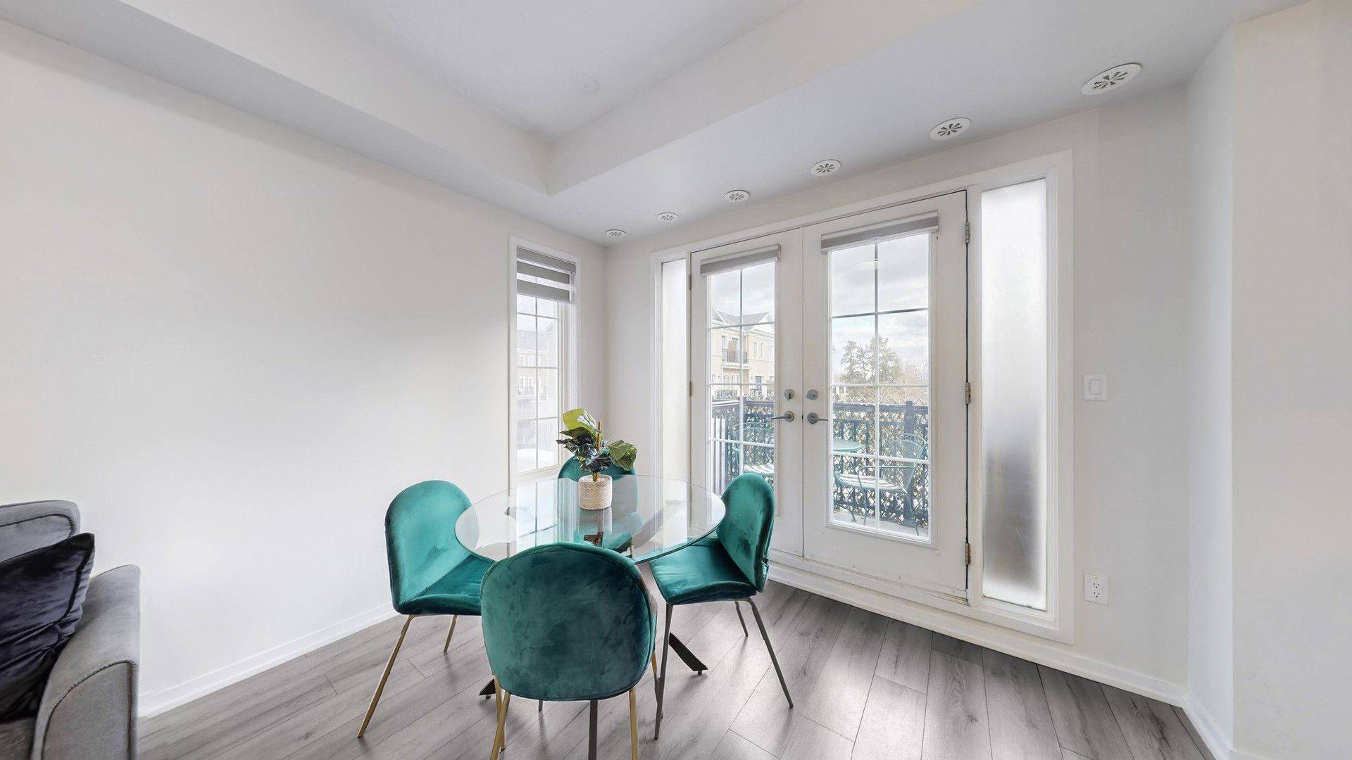 Vaughan, ON L4L 1J4,26 Bruce ST #E08