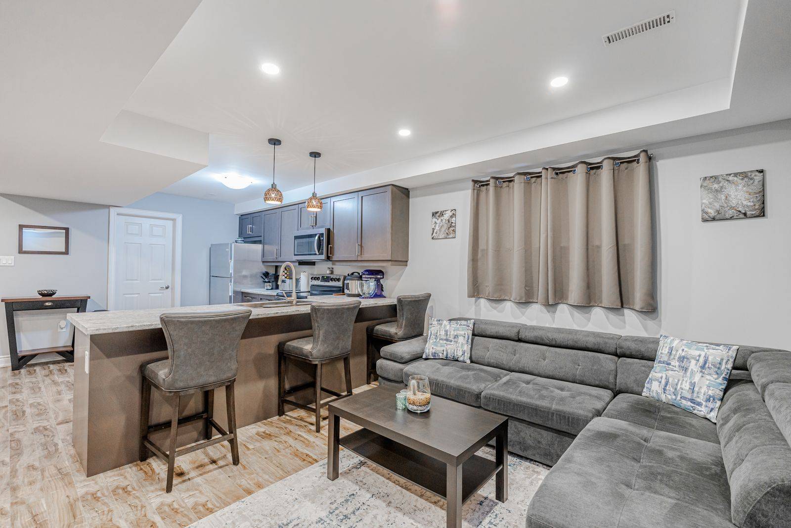 Barrie, ON L4M 7B3,30 Hewitt PL