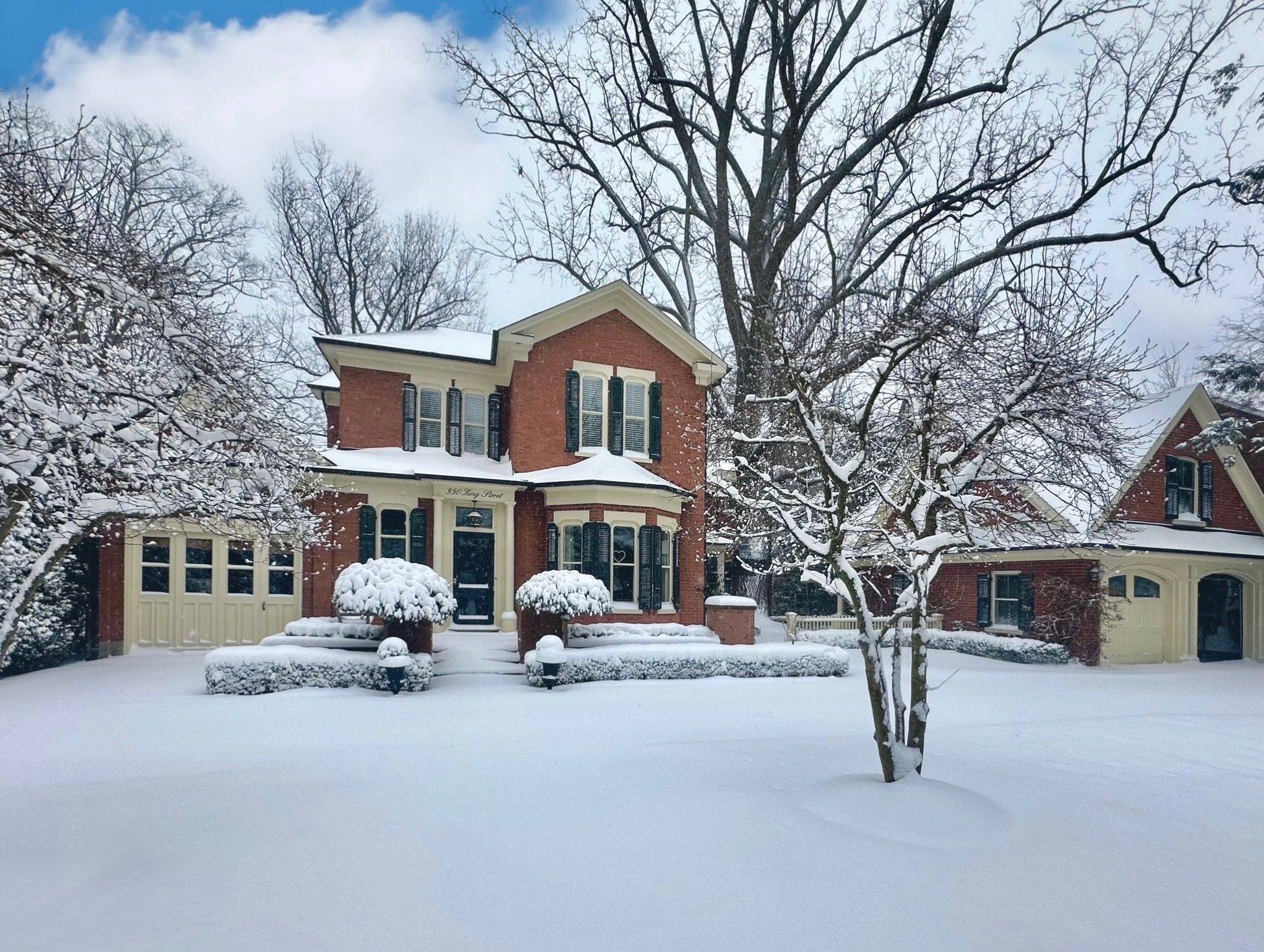 Oakville, ON L6J 1C2,350 King ST