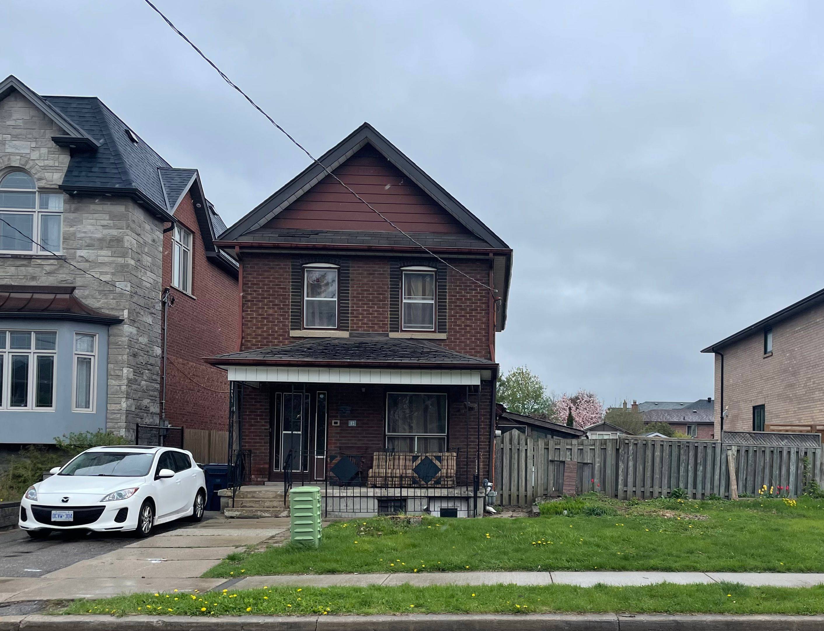 Toronto W04, ON M6M 3A5,92 Harding AVE