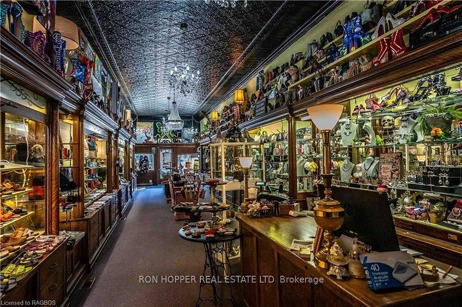 Owen Sound, ON N4K 2H5,921 2ND AVE E