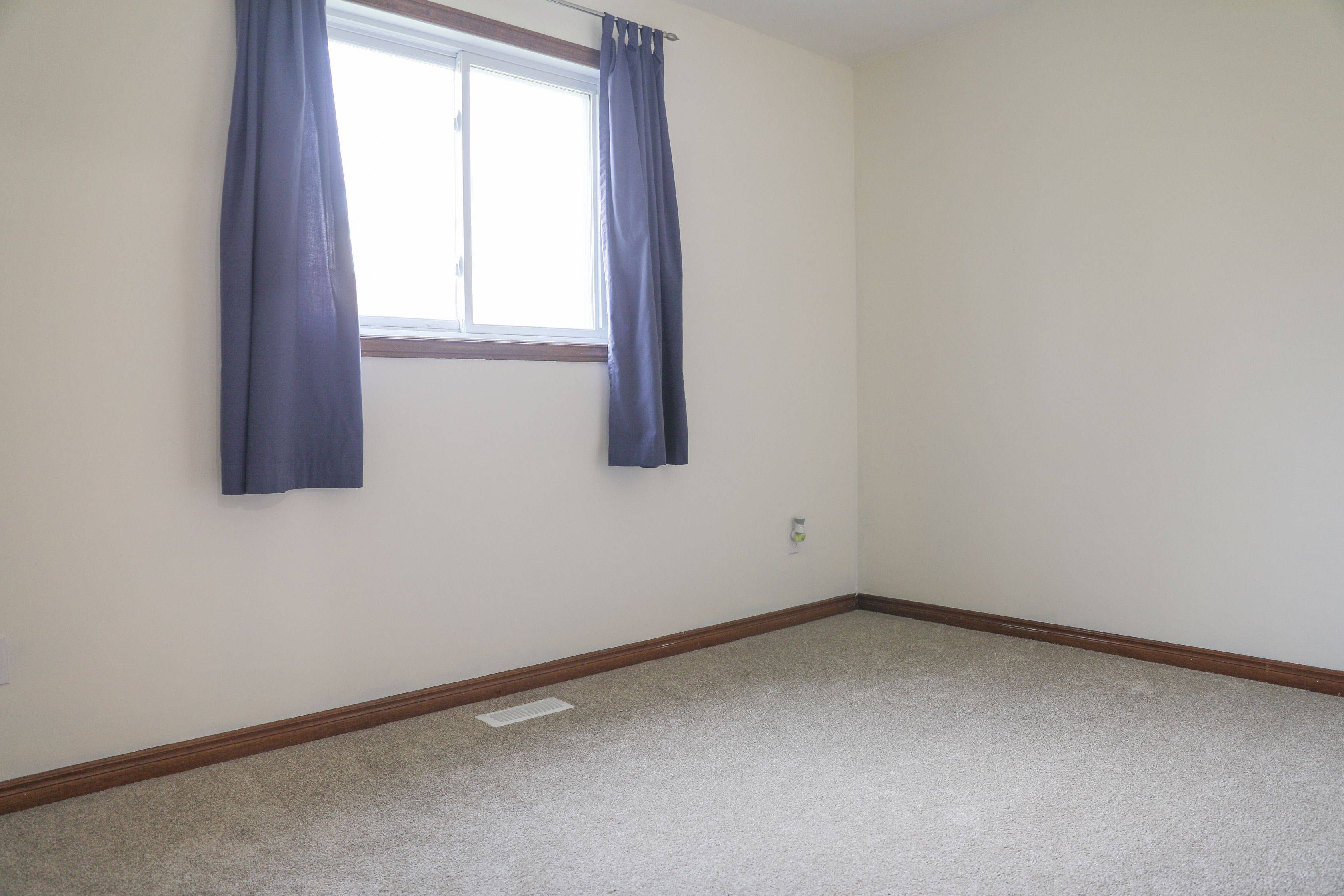 Woodstock, ON N4T 1H1,516 Springbank AVE N