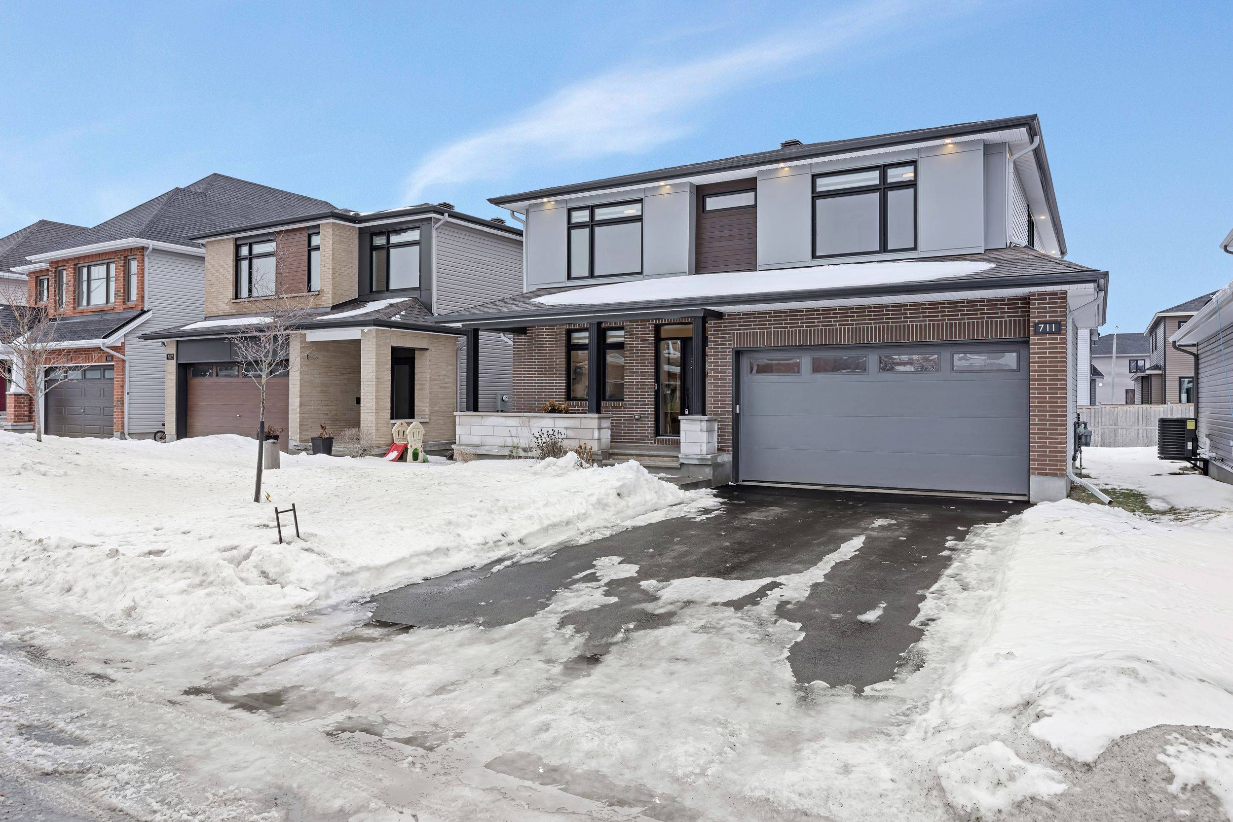 Blossom Park - Airport And Area, ON K1T 0X8,711 Moonflower CRES