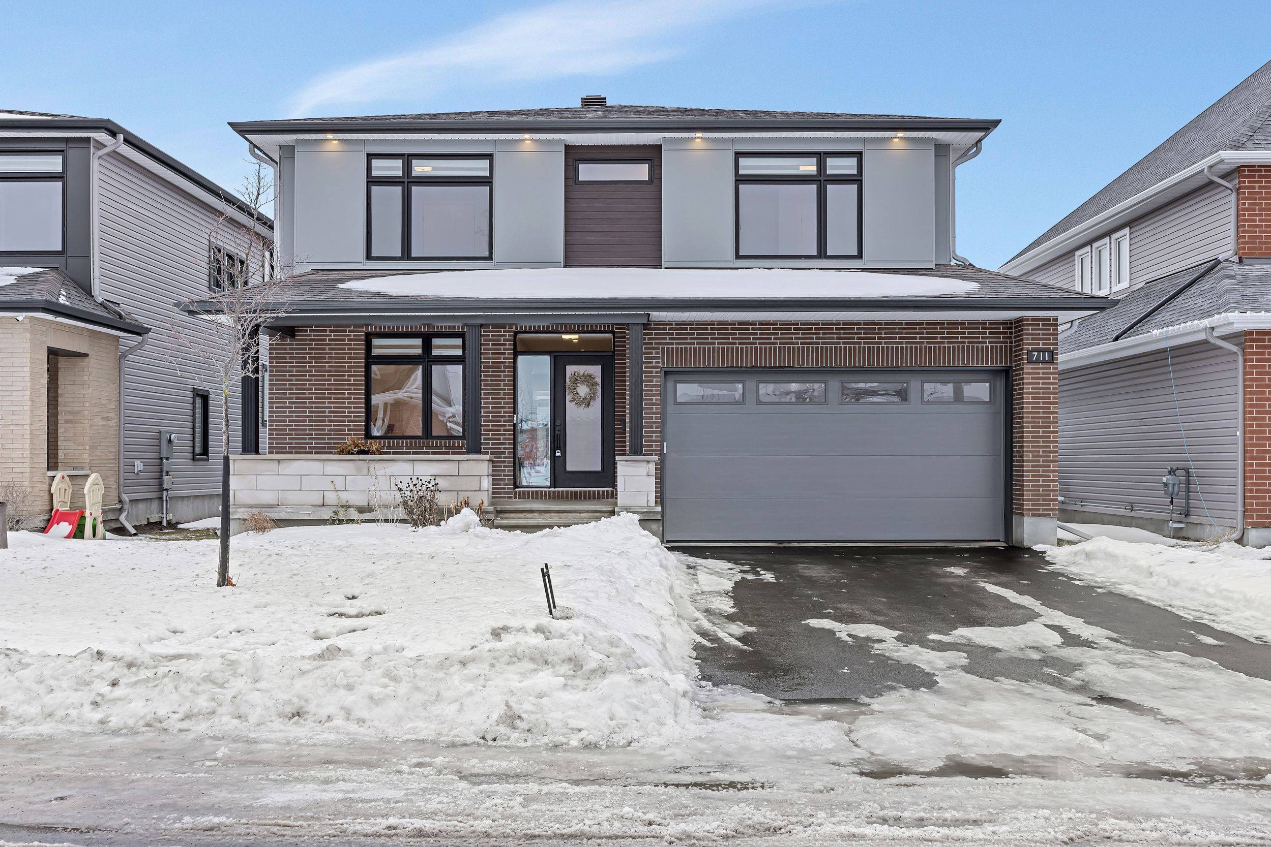 Blossom Park - Airport And Area, ON K1T 0X8,711 Moonflower CRES