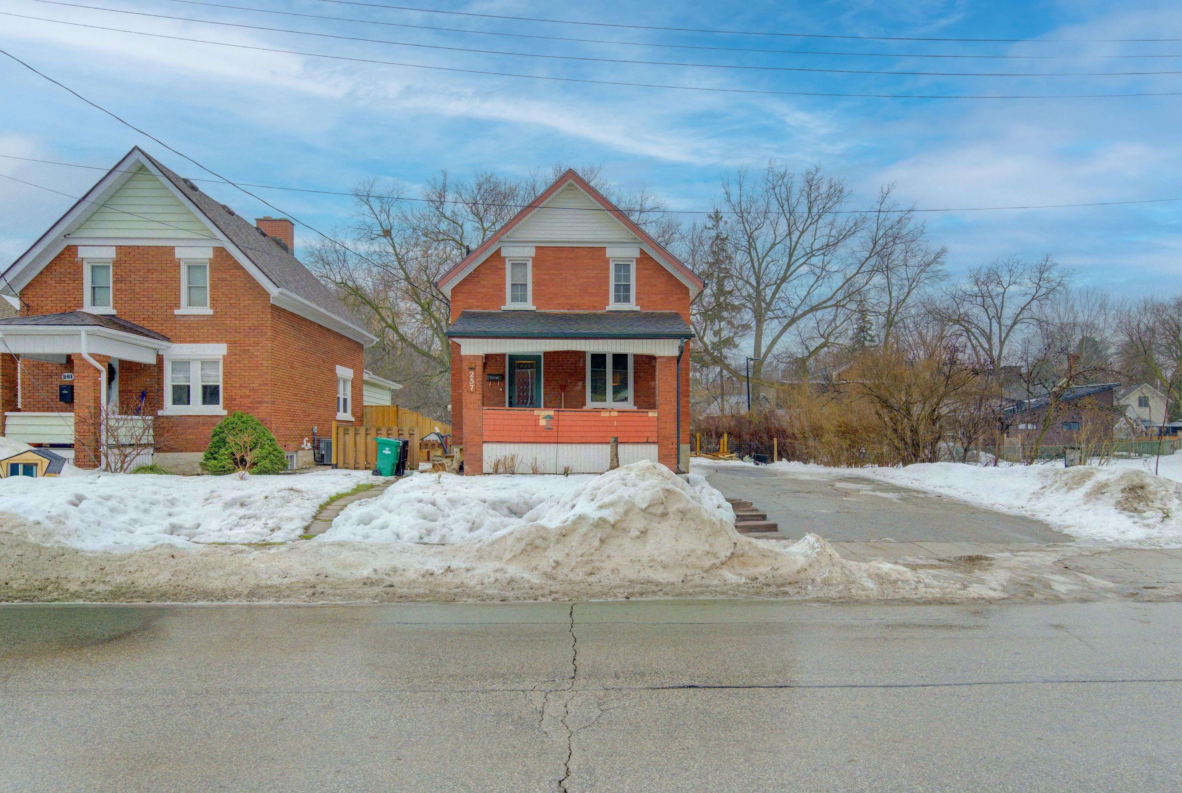 Kitchener, ON N2H 5W9,257 Guelph ST