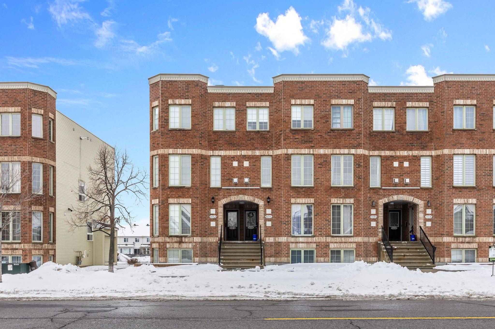 Barrhaven, ON K2J 5K6,896 Longfields DR