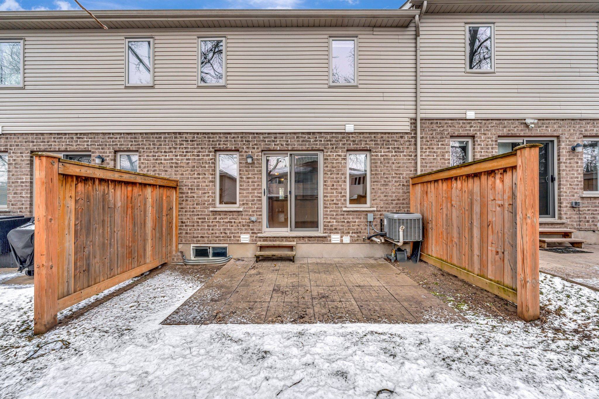 Kitchener, ON N2P 0H8,50 Pinnacle DR #57