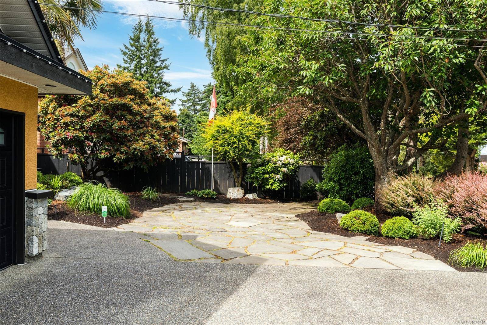 Saanich, BC V8N 2Y4,2013 Ferndale Rd