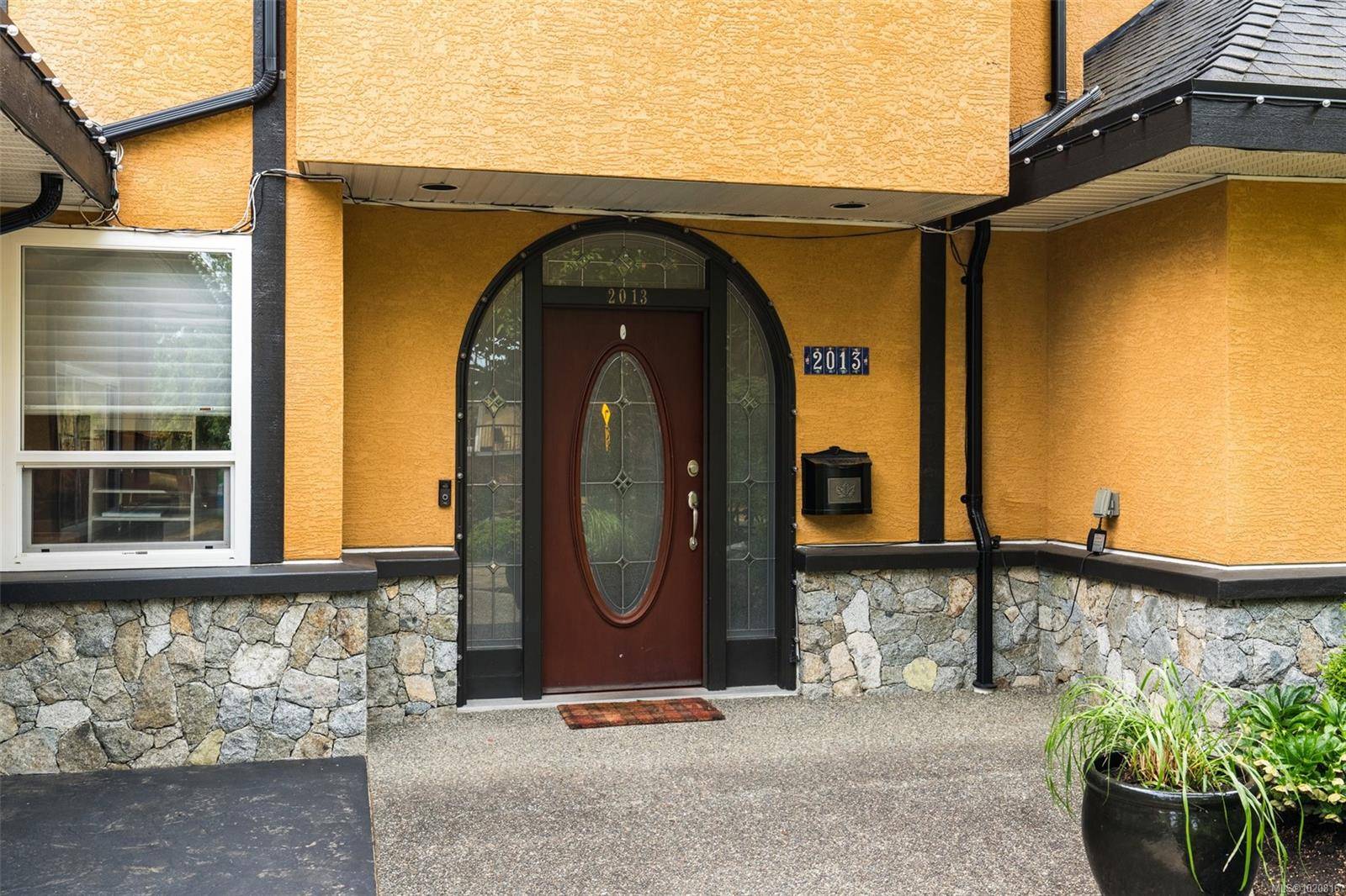 Saanich, BC V8N 2Y4,2013 Ferndale Rd