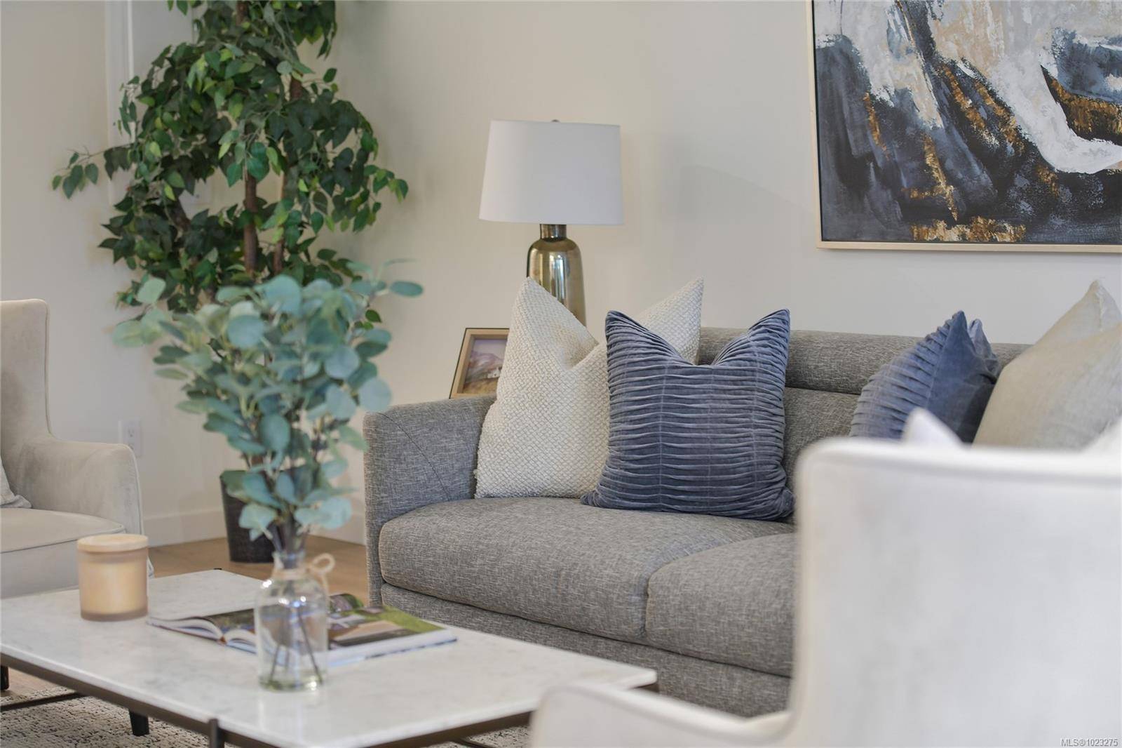 Sidney, BC V8L 3A2,9716 Third St #203