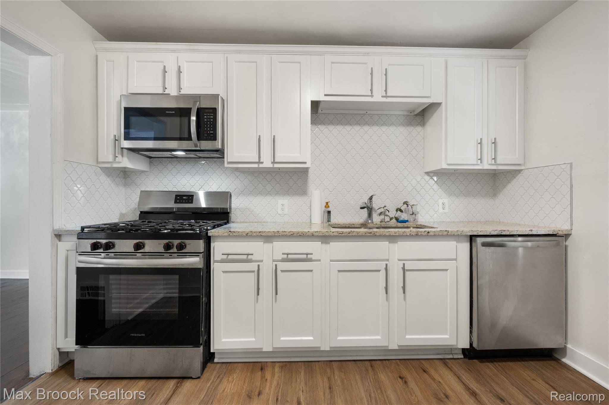 Detroit, MI 48221,18674 San Juan DR