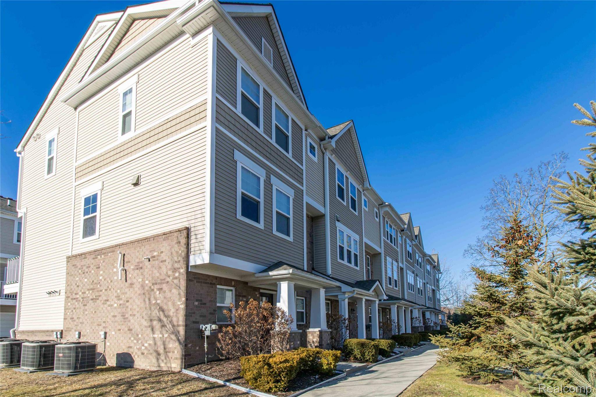 Royal Oak, MI 48073,507 Midland BLVD #26