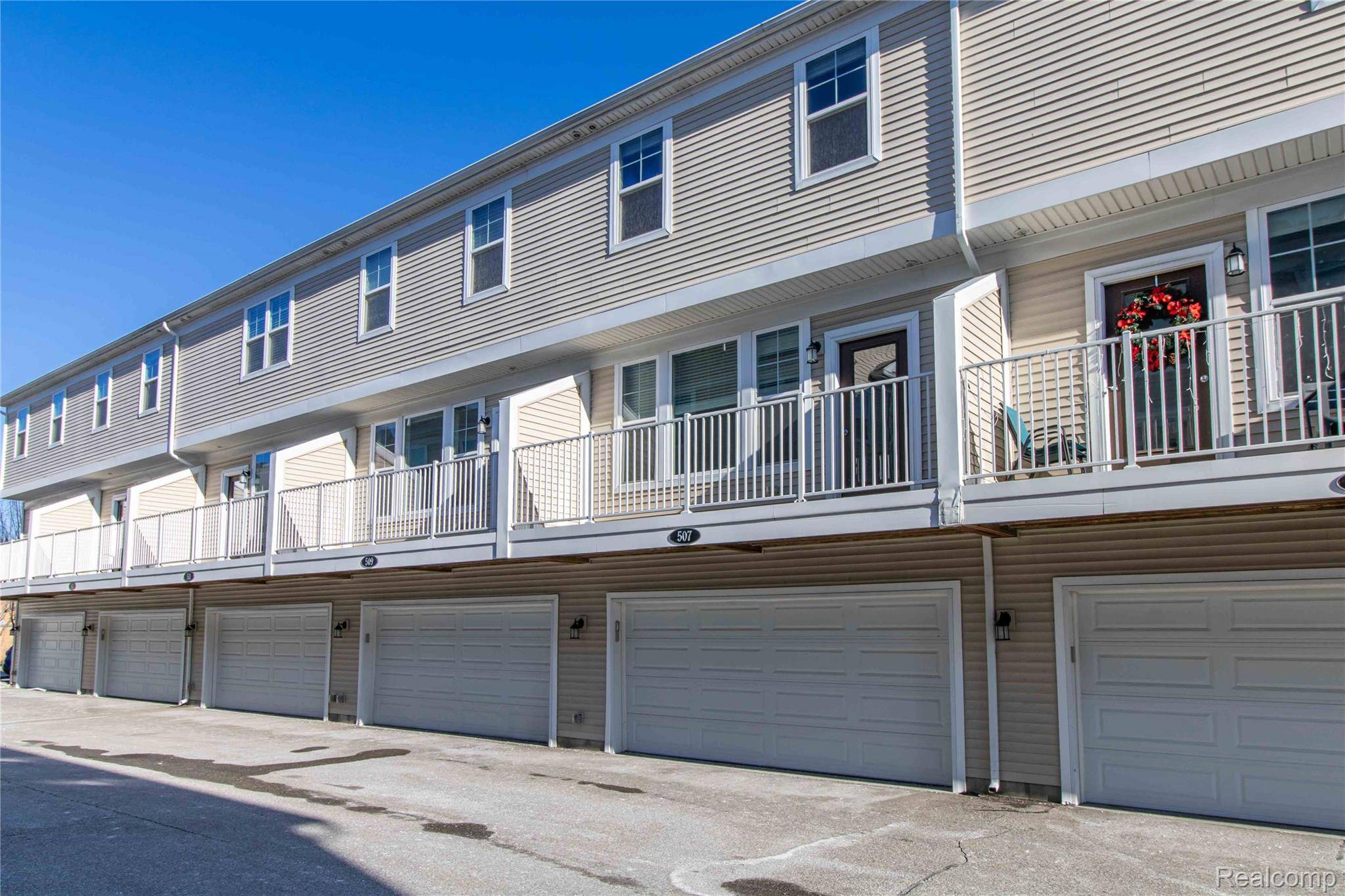 Royal Oak, MI 48073,507 Midland BLVD #26