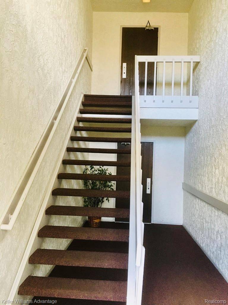 Farmington, MI 48334,27915 Berrywood LN #70