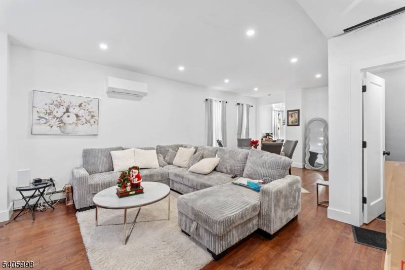 Elizabeth City, NJ 07201,123 Jacques St