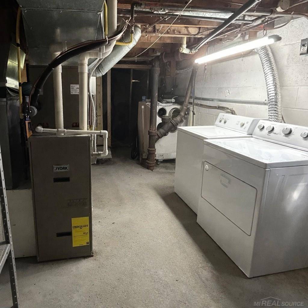 Pinconning, MI 48650,215 Arthur ST