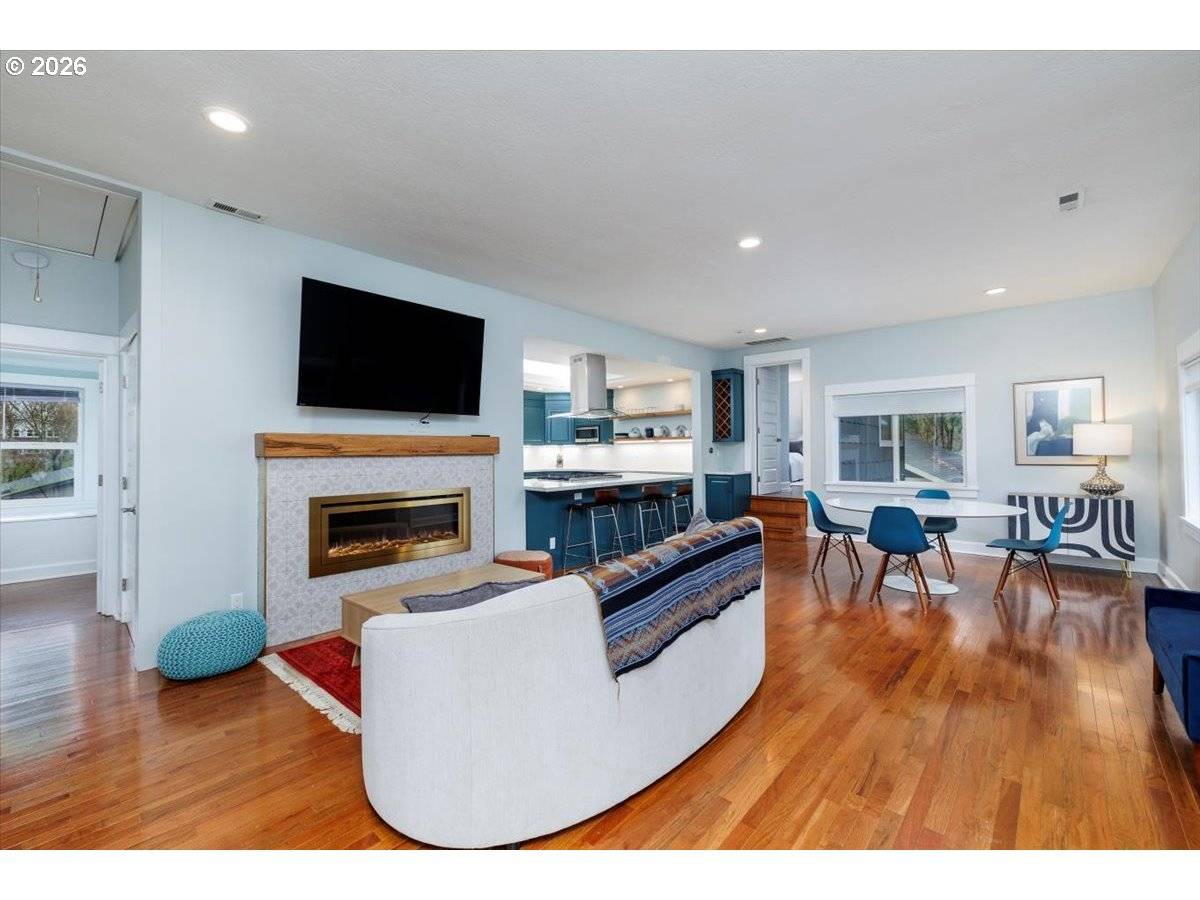 Portland, OR 97219,3827 SW DOLPH CT