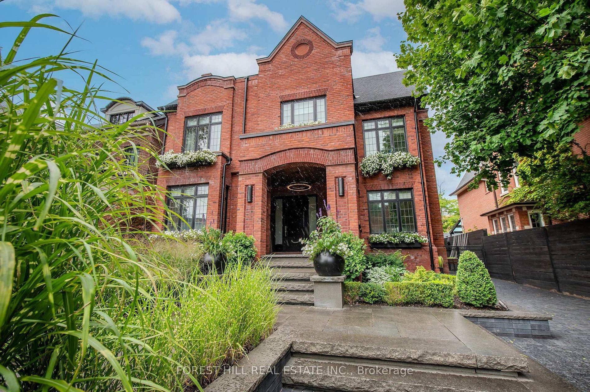 Toronto C02, ON M4V 1J6,176 Balmoral AVE