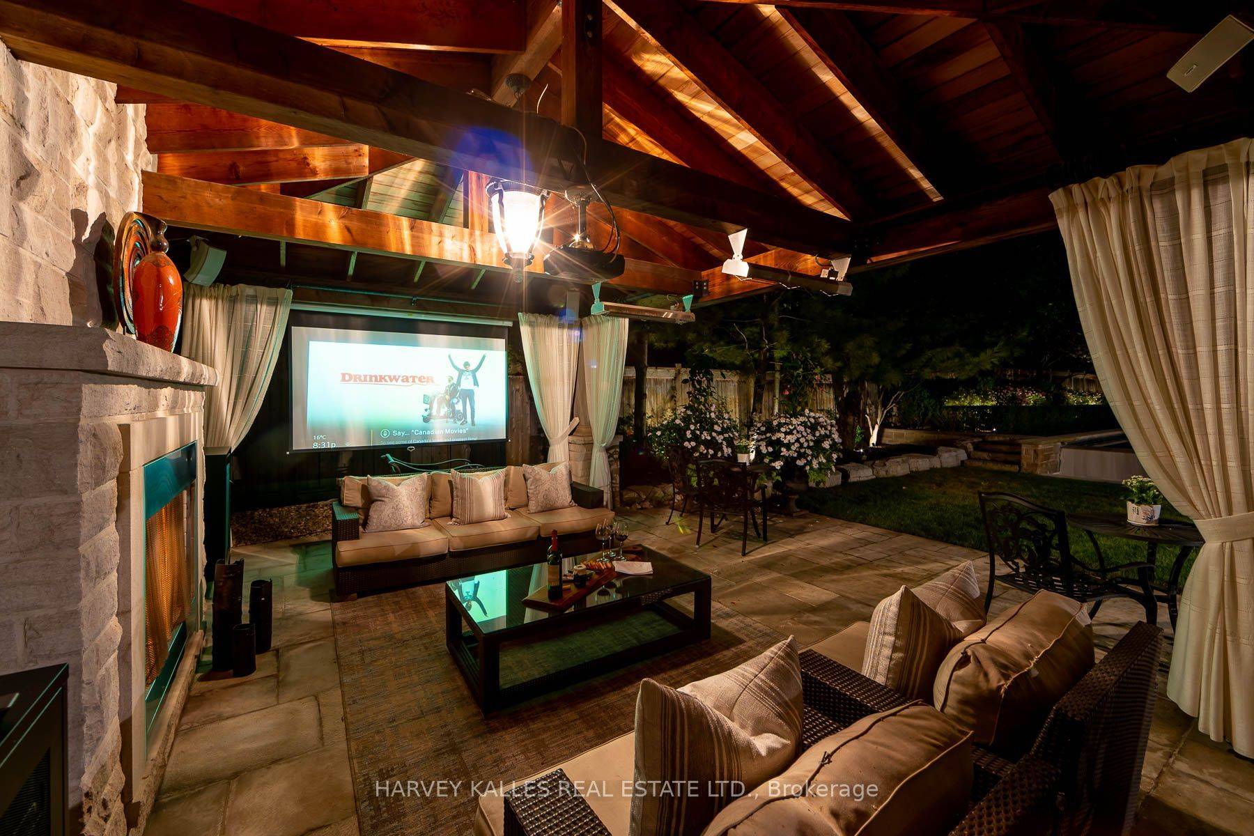 Toronto C12, ON M2L 2L3,48 Wimpole DR