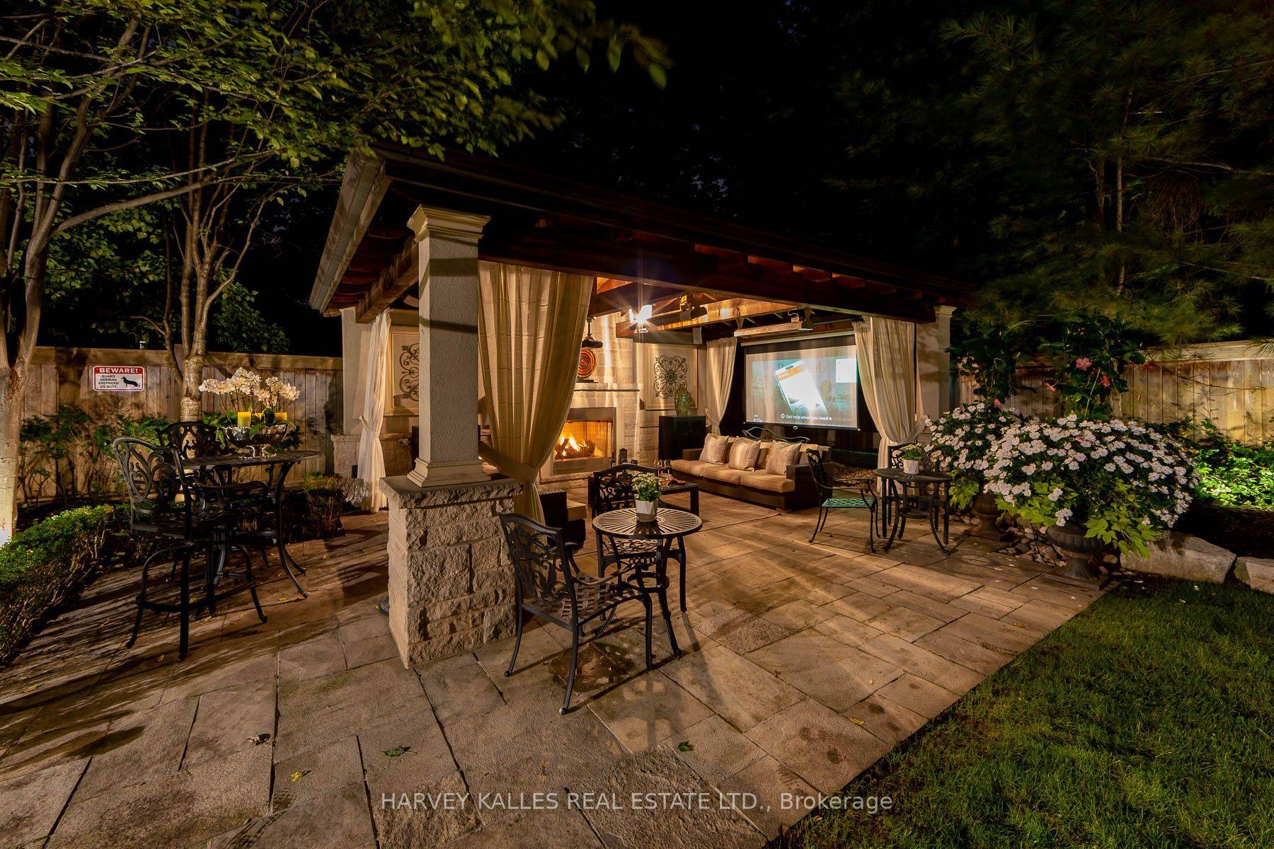 Toronto C12, ON M2L 2L3,48 Wimpole DR