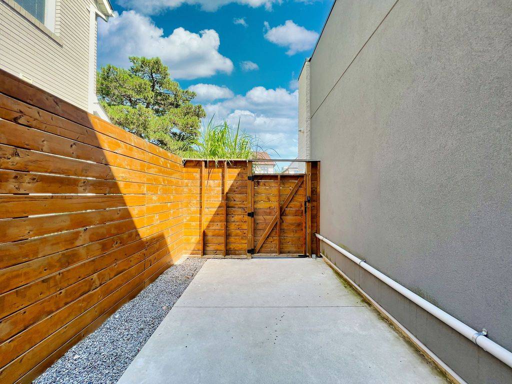 Toronto C13, ON M3C 2J4,42 Tottenham RD #BSMT