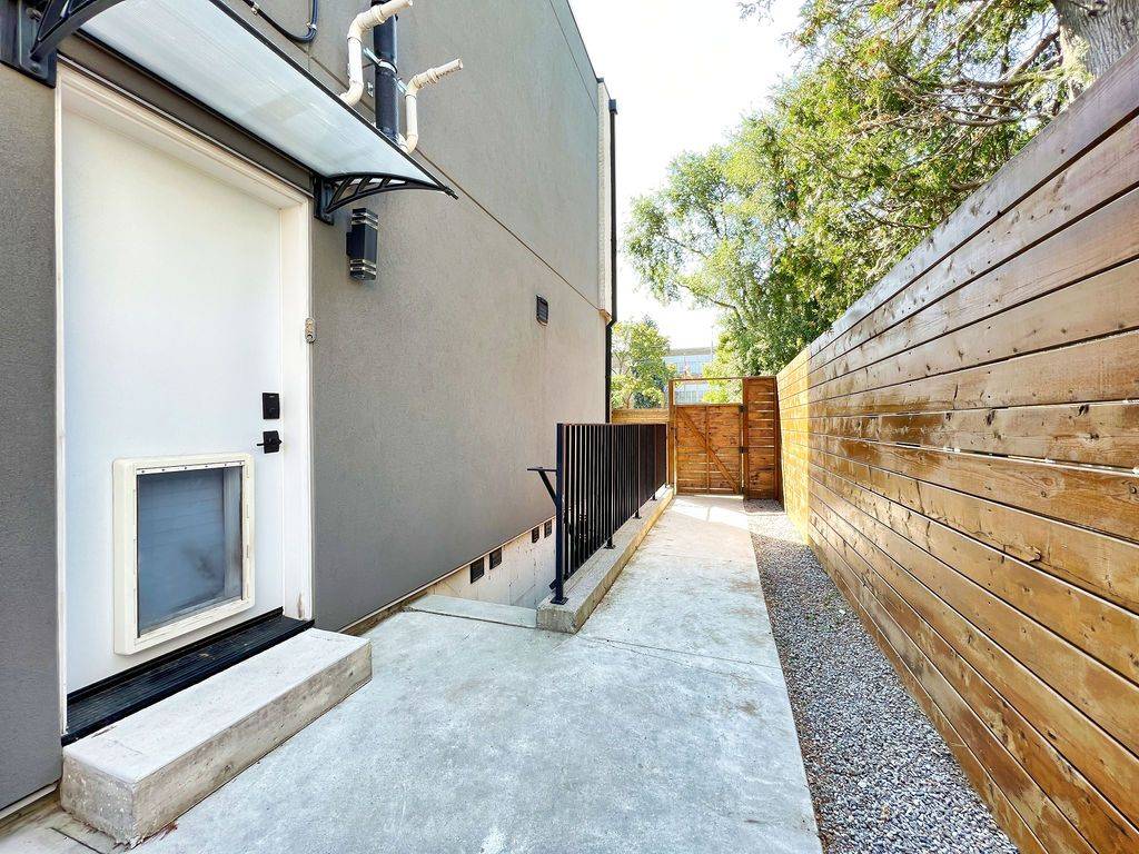 Toronto C13, ON M3C 2J4,42 Tottenham RD #BSMT