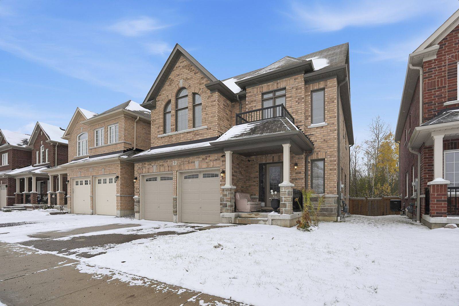 Whitby, ON L1R 0N4,9 Upperview PL