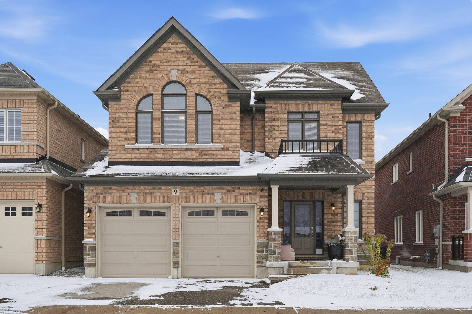 Whitby, ON L1R 0N4,9 Upperview PL