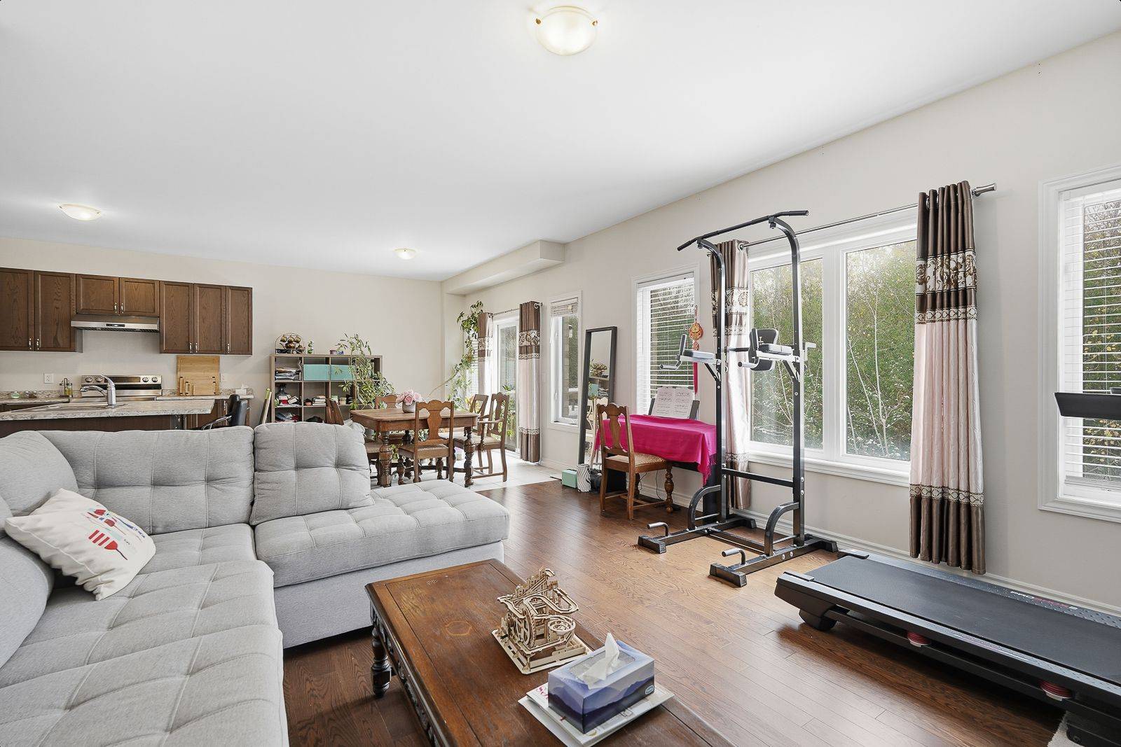 Whitby, ON L1R 0N4,9 Upperview PL