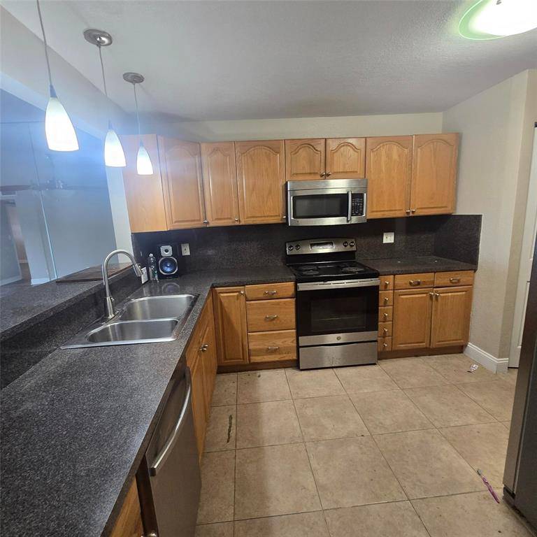 Coral Springs, FL 33065,2850 Forest Hills Blvd #315