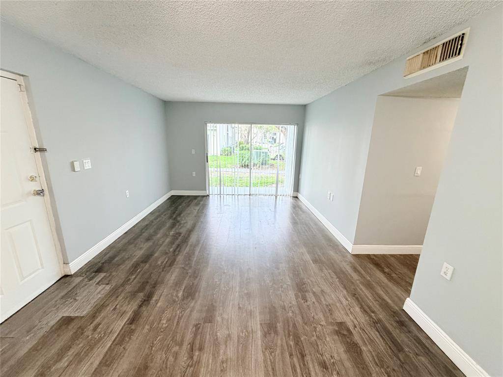 West Palm Beach, FL 33411,1167 N Benoist Farms Rd #105