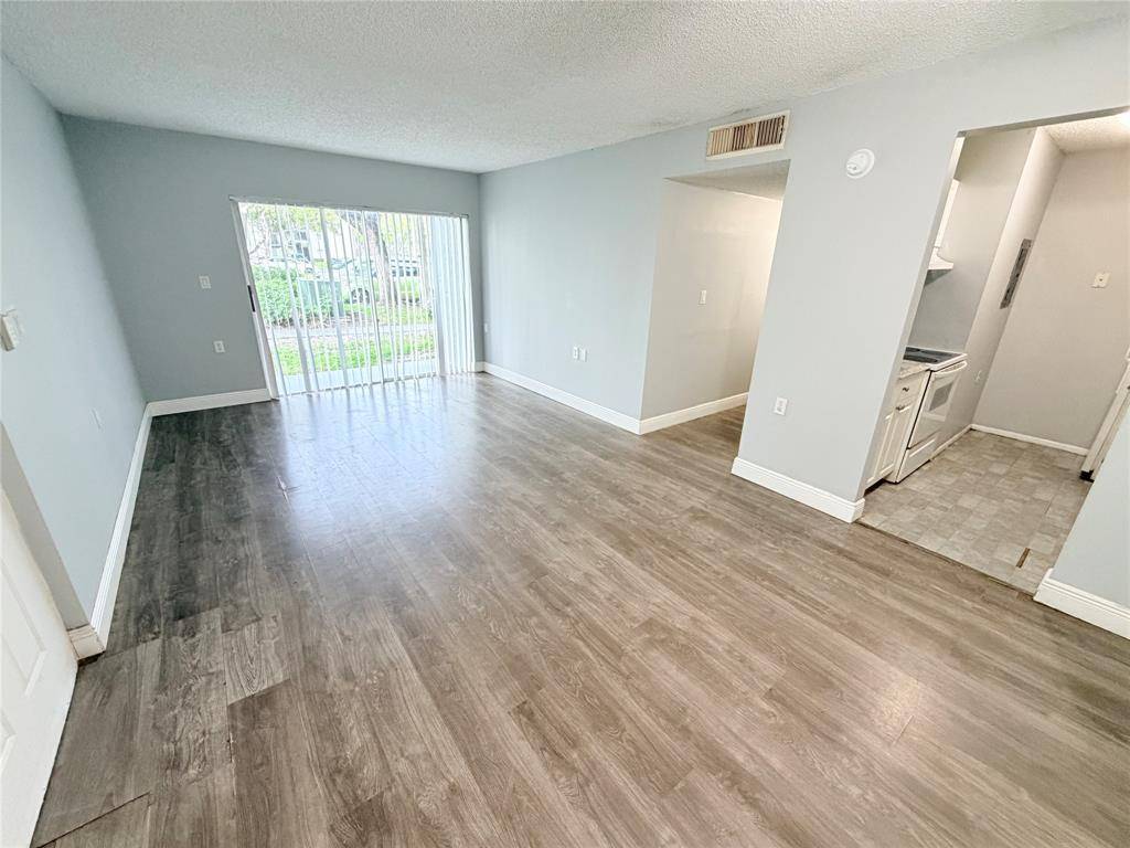 West Palm Beach, FL 33411,1167 N Benoist Farms Rd #105