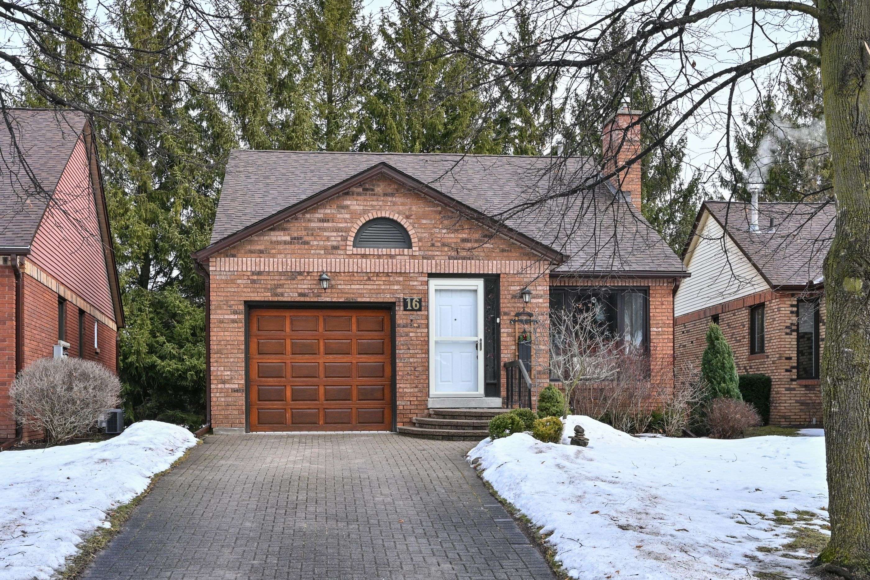 New Tecumseth, ON L9R 1R5,16 Green Briar RD