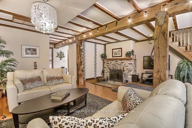 Richmond Hill, ON L4C 3T3,17 Yongehurst RD