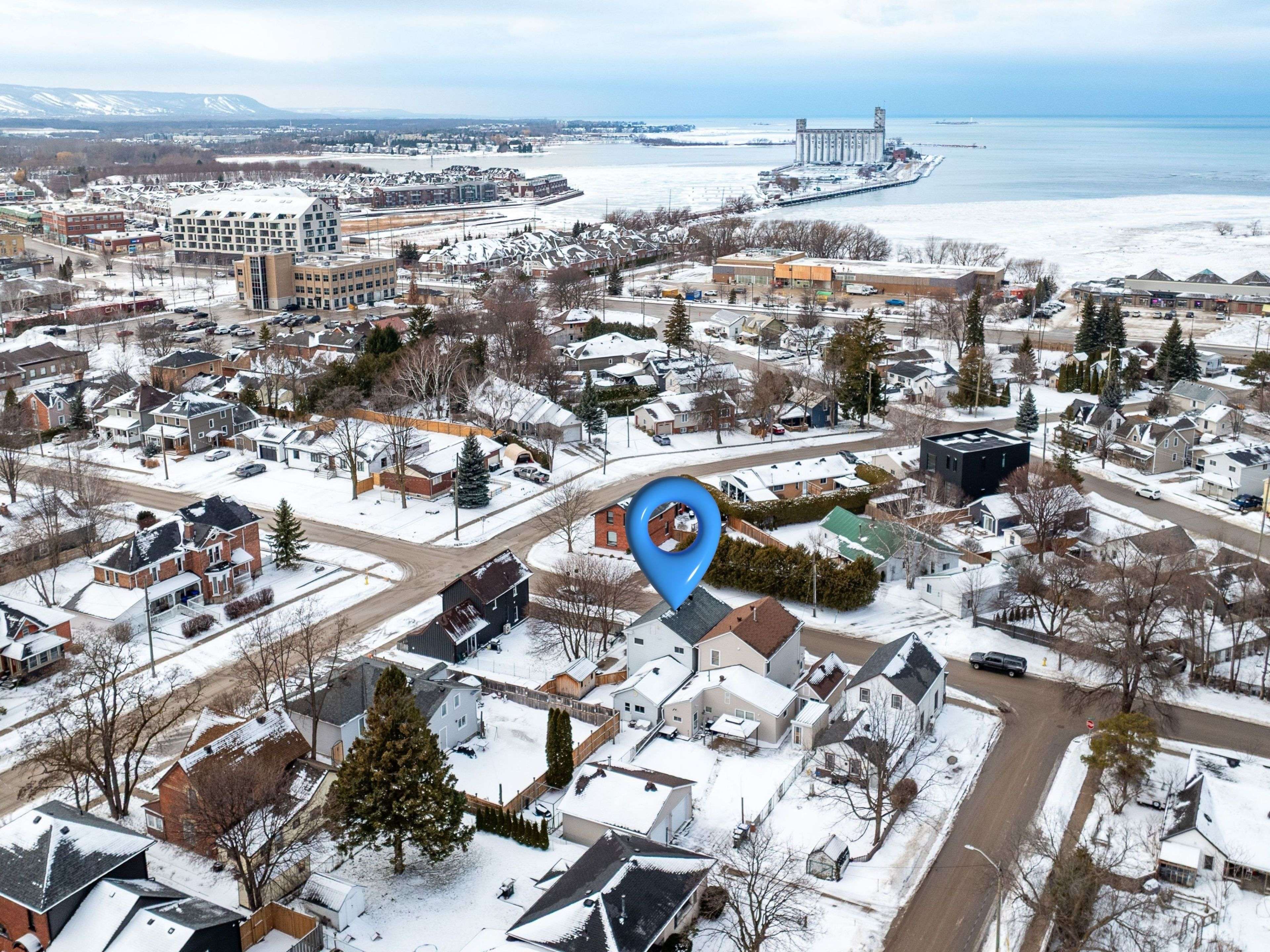 Collingwood, ON L9Y 1J3,242 Simcoe ST