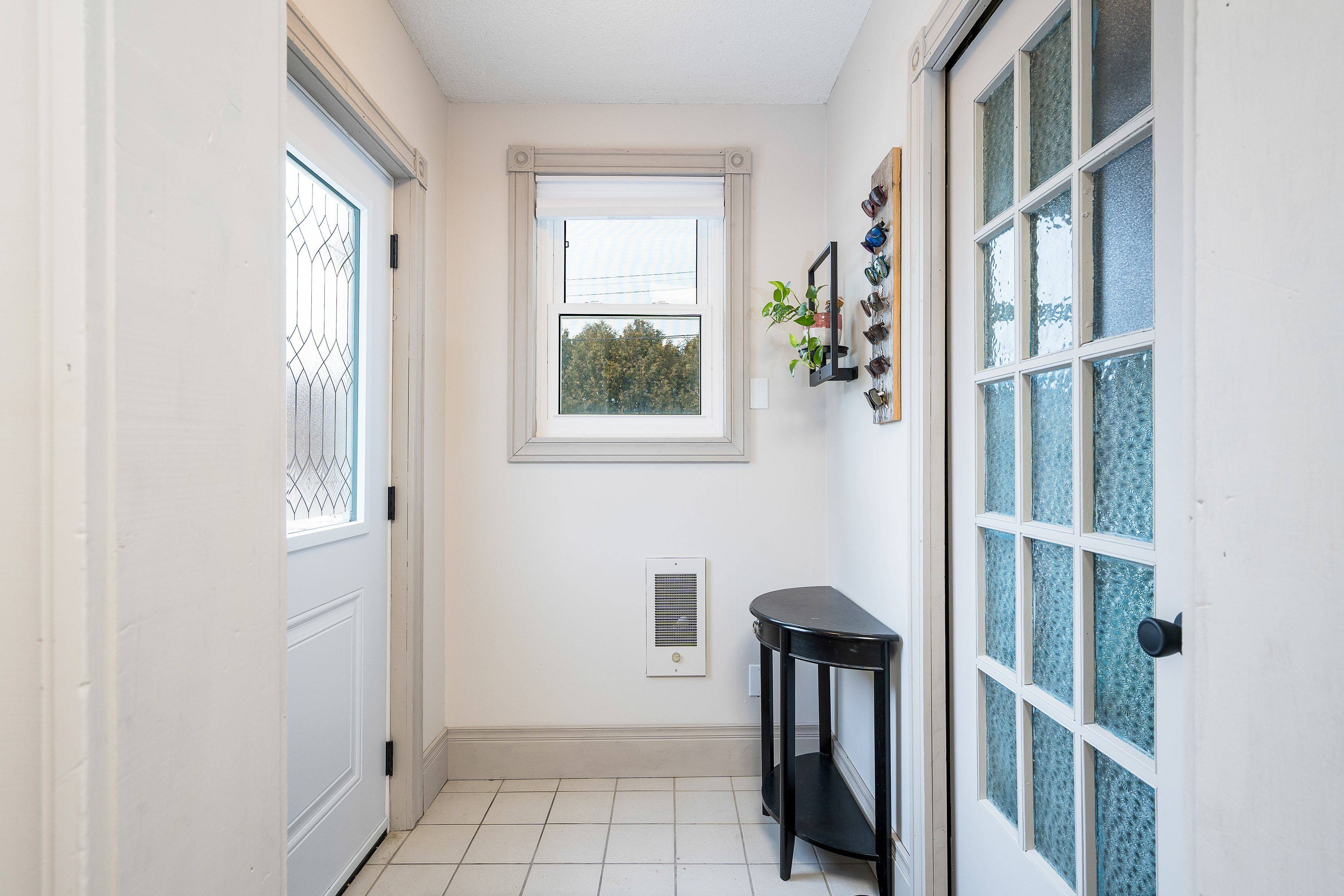 Collingwood, ON L9Y 1J3,242 Simcoe ST