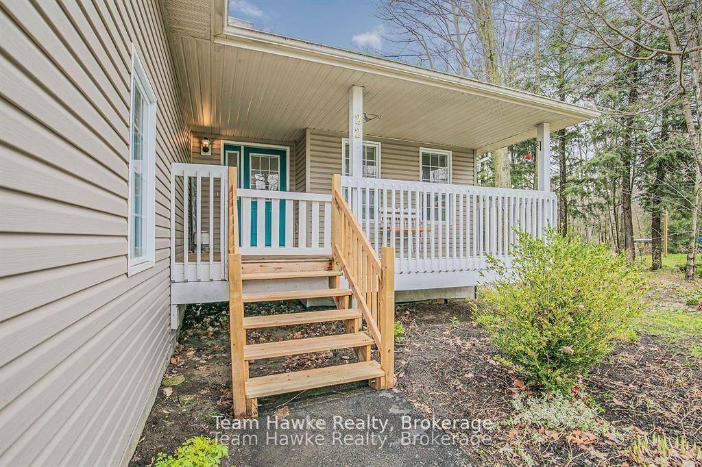 Tiny, ON L9M 0J2,22 LAURIER BLVD