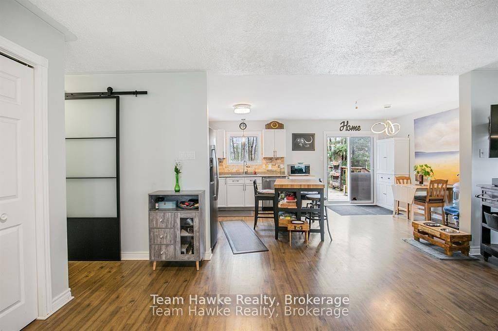 Tiny, ON L9M 0J2,22 LAURIER BLVD