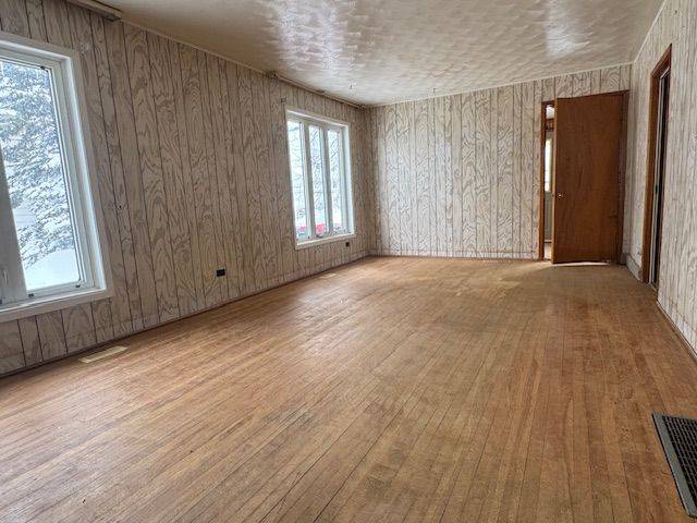 Timmins, ON P4N 6B5,71 Maple ST N