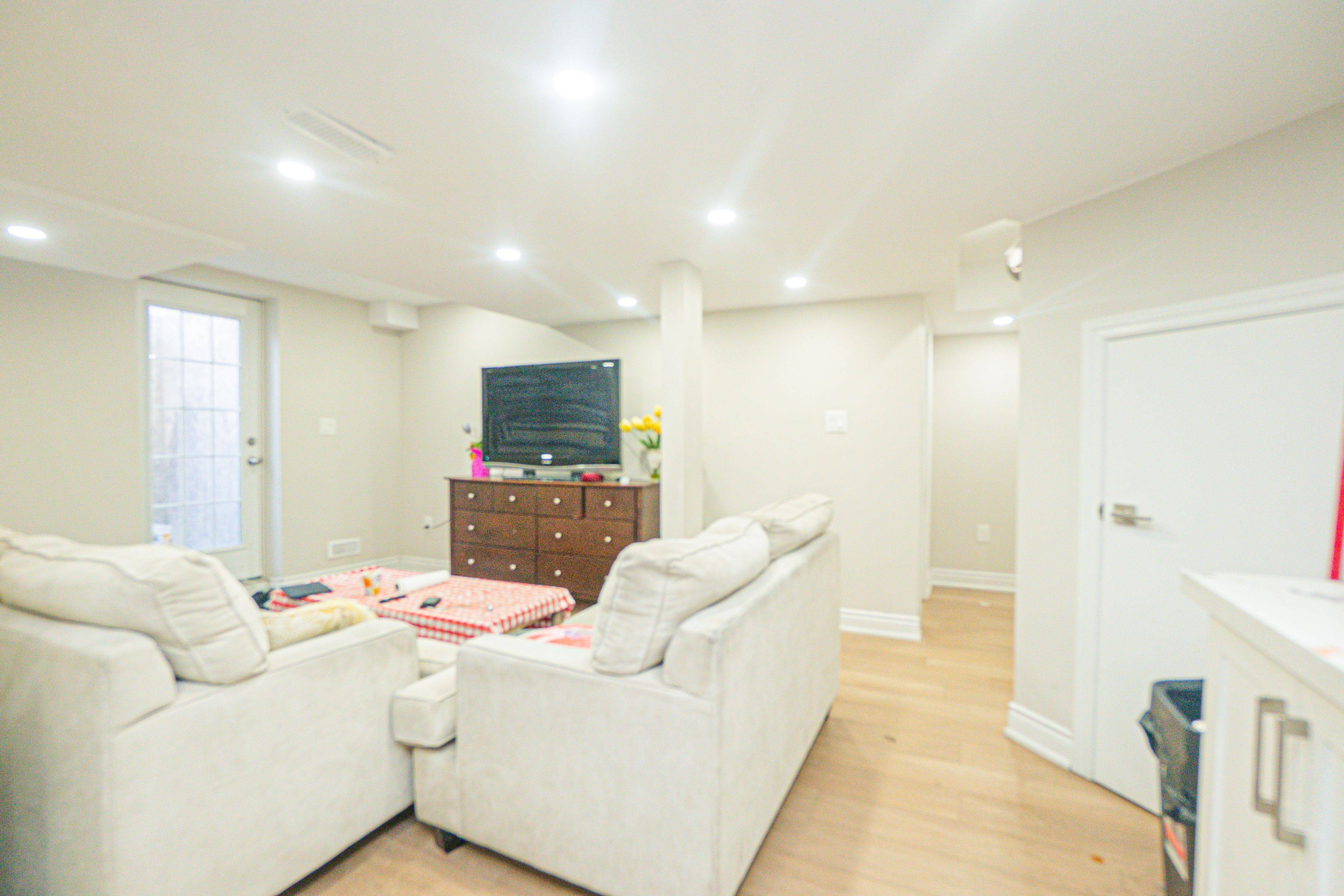 Brampton, ON L6V 4T3,90 Tobermory CRES