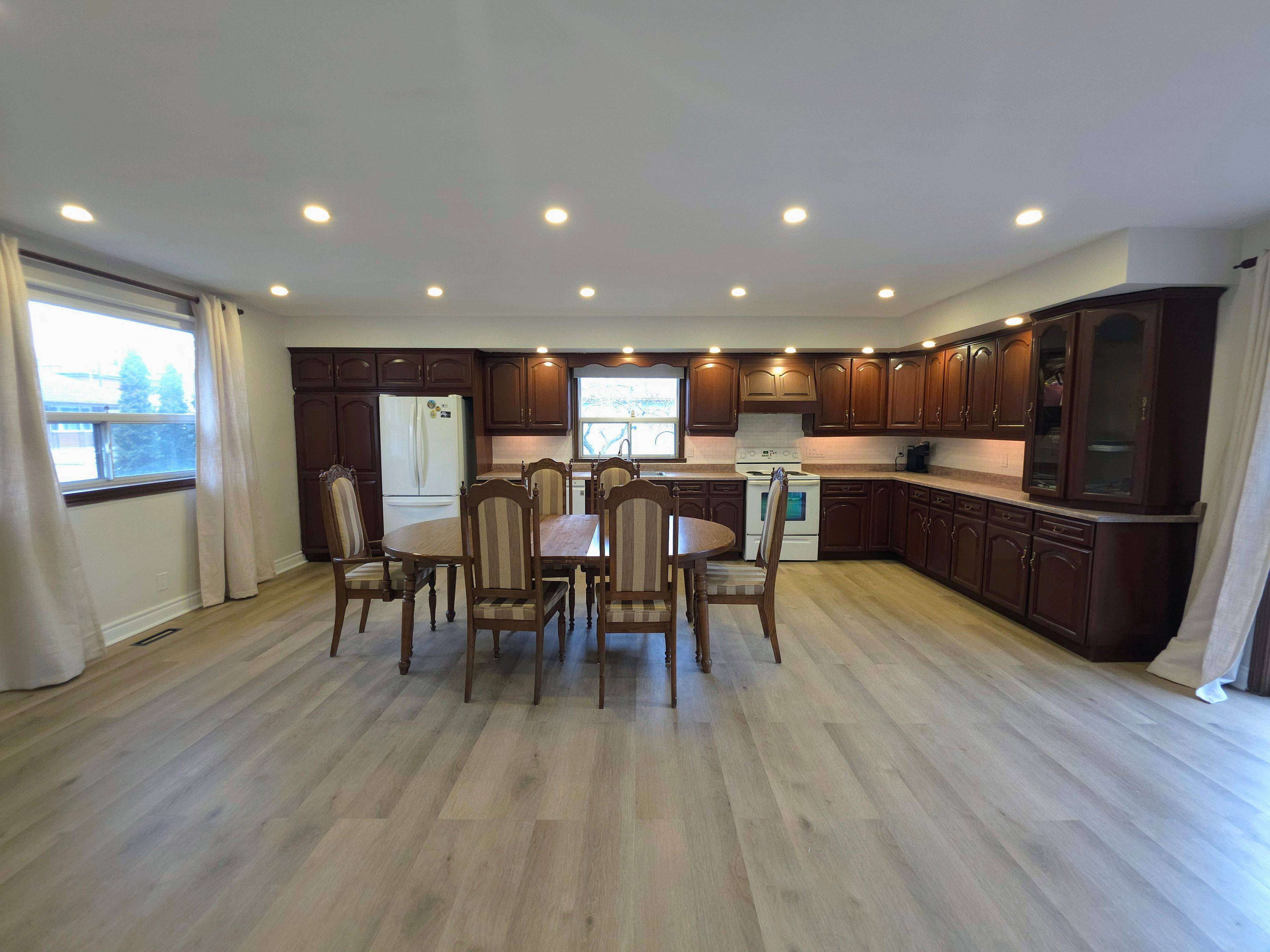 Toronto W04, ON M6M 3A5,58 Harding AVE